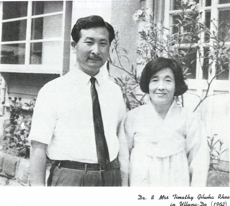 울릉도에서 함께 선 이일선 목사와 오길화 사모